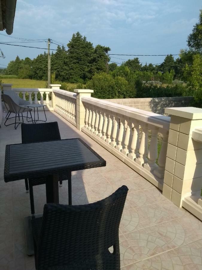 Maison 4 Etoiles Et Studio 3 Etoiles Independants Avec Piscine L'Isle-sur-la-Sorgue Kültér fotó